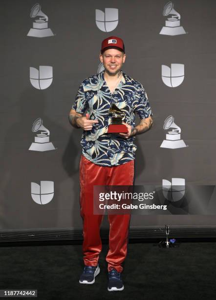 Residente poses with the Best Short Form Music Video award in the press room during the 20th annual Latin GRAMMY Awards at MGM Grand Garden Arena on...