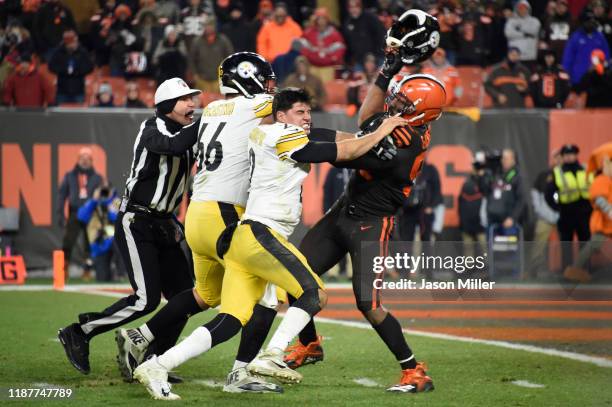 Quarterback Mason Rudolph of the Pittsburgh Steelers fights with defensive end Myles Garrett of the Cleveland Browns during the second half at...