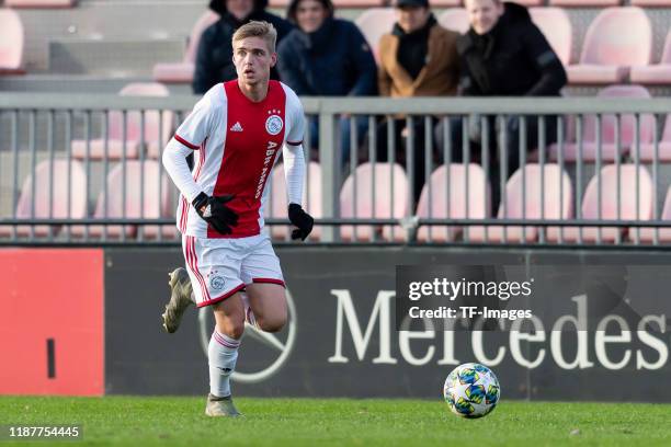 Kenneth Taylor of Ajax Amsterdam U19 controls the ball during the UEFA Youth League match between Ajax Amsterdam U19 and FC Valencia U19 on December...