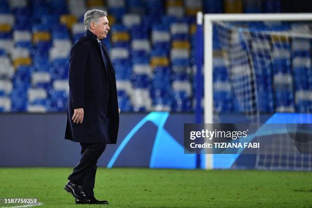 Napoli's Italian head coach Carlo Ancelotti goes to congratulate his players at the end of the UEFA Champions League Group E football match Napoli vs...