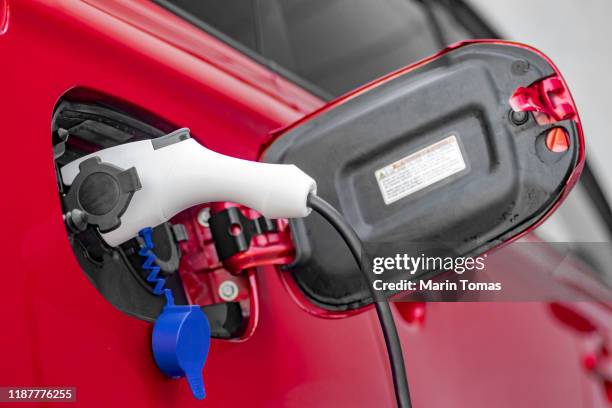 electric car charging - plugging in stockfoto's en -beelden