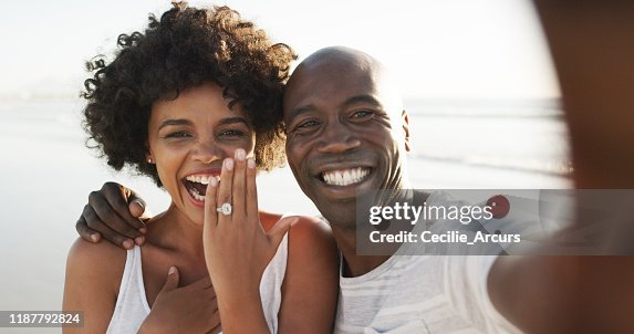 誰が婚約しているか見てごらん! 誰が婚約しているか見てごらん!