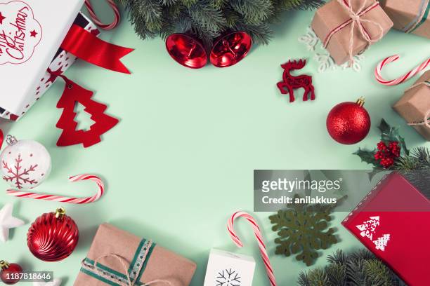 christmas background - gift tag and christmas stock pictures, royalty-free photos & images