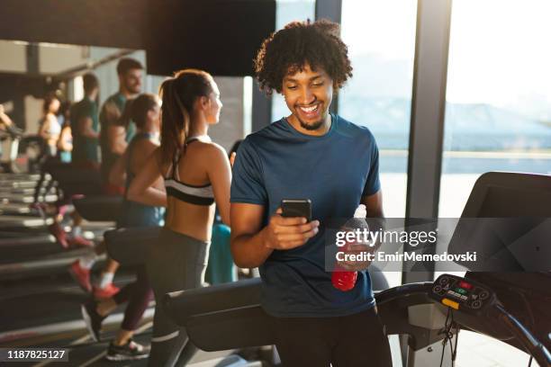 Phone Exercise 7,202 Gym Mobile Phone Stock Photos, High-Res Pictures, and Images ...
