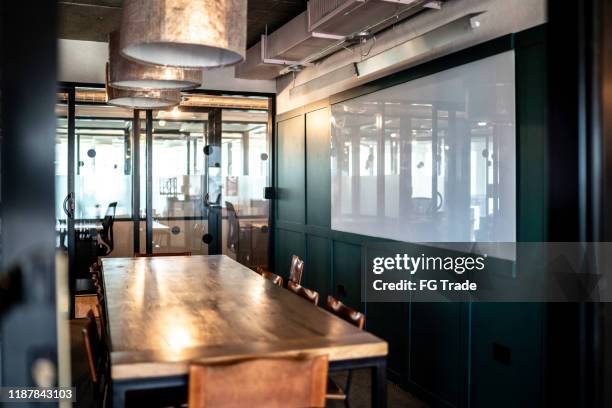 empty board room - board room background stock pictures, royalty-free photos & images