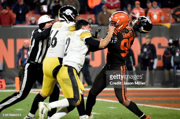 Quarterback Mason Rudolph of the Pittsburgh Steelers fights with defensive end Myles Garrett of the Cleveland Browns during the second half at...
