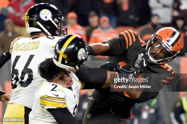 Defensive end Myles Garrett of the Cleveland Browns hits Quarterback Mason Rudolph of the Pittsburgh Steelers over the head with his helmet during...