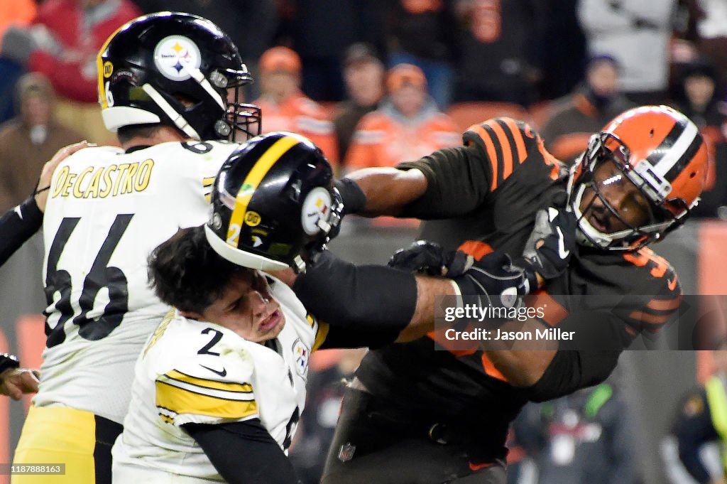 Pittsburgh Steelers v Cleveland Browns