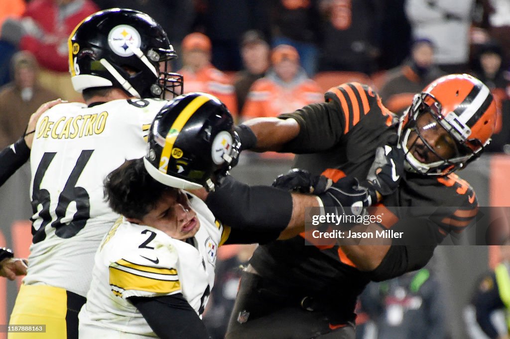 Pittsburgh Steelers v Cleveland Browns
