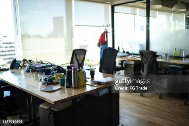 open plan office with work stations - empty desk stock pictures, royalty-free photos & images