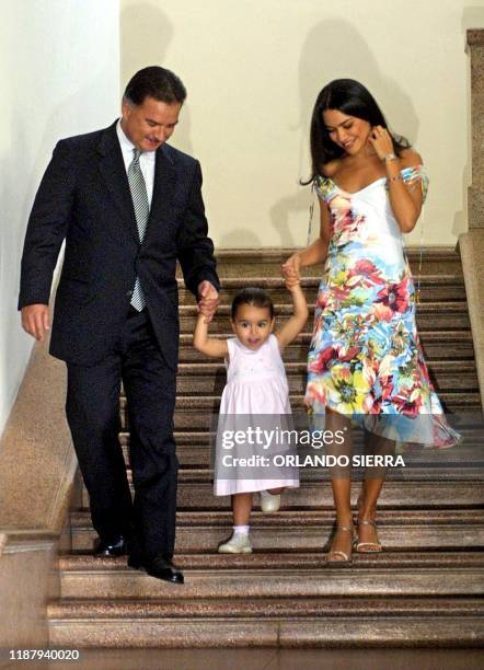 Guatemalan President Alfonso Portillo, his wife Evelyn and daughter Gabriela walk down the stairs in the Presidential Palace, 06 March 2003, in...