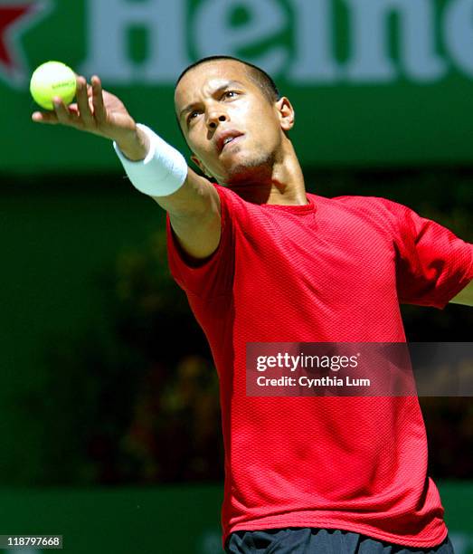 Hicham Arazi out of Australian Open with 1-6, 6-7, 6-7, loss to Juan Carlos Ferrero