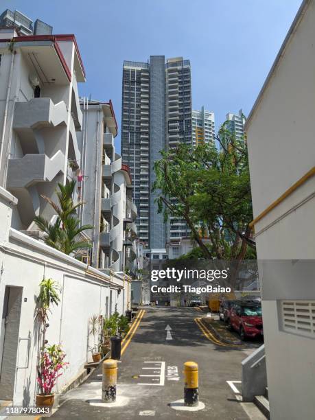 tiong bahru alley in singapore - singapore alley stock pictures, royalty-free photos & images