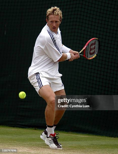 Jonas Bjorkman defeats Justin Gimelstob in three sets 6-1, 6-3, 6-3