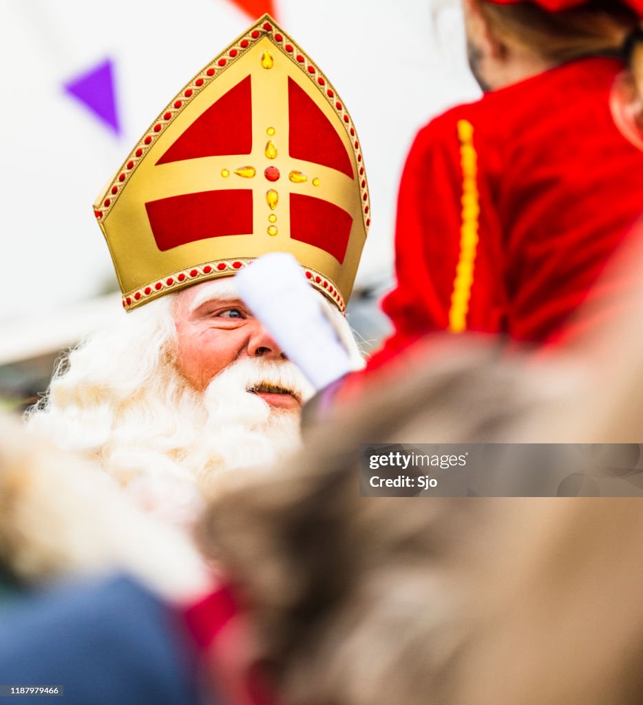 Sinterklaas Ankunft in der Stadt Kampen für den Kinderurlaub Sint Nicolaas