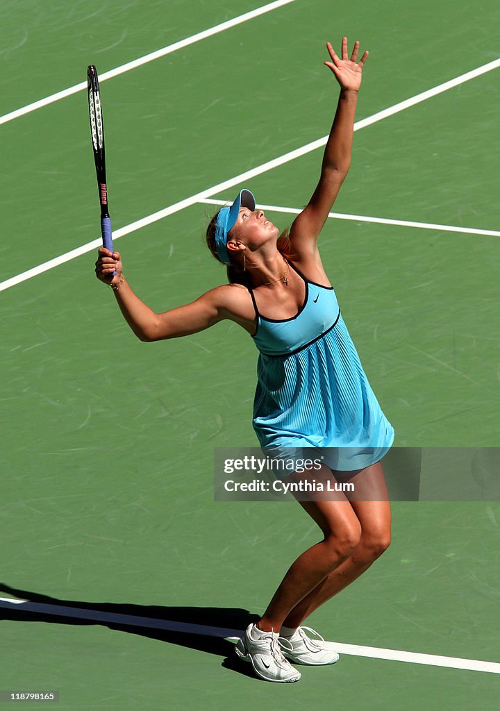 2006 Australian Open Womens Singles - Quarter Finals - Maria Sharapova vs. Nadia Petrova - January 24, 2006