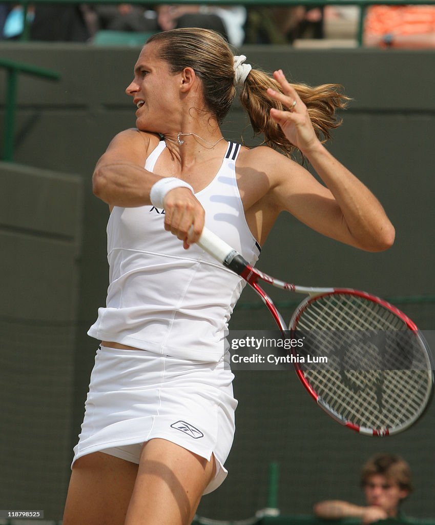 2006 Wimbledon Championship - Ladies Singles - Quarterfinals - Amelie Mauresmo vs Anastasia Myskina