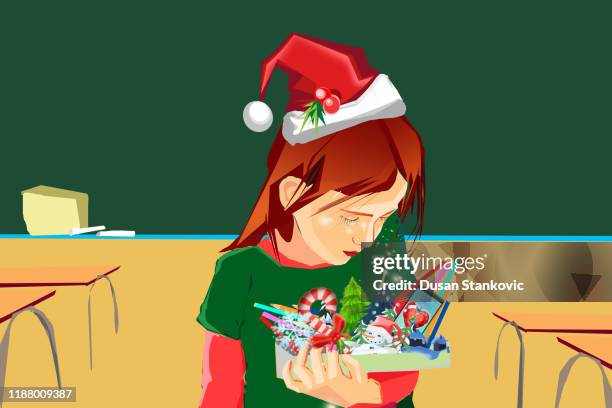 junges mädchen in der schule trägt einen grünen pullover und hält weihnachtskiste - schulkind nur mädchen stock-grafiken, -clipart, -cartoons und -symbole