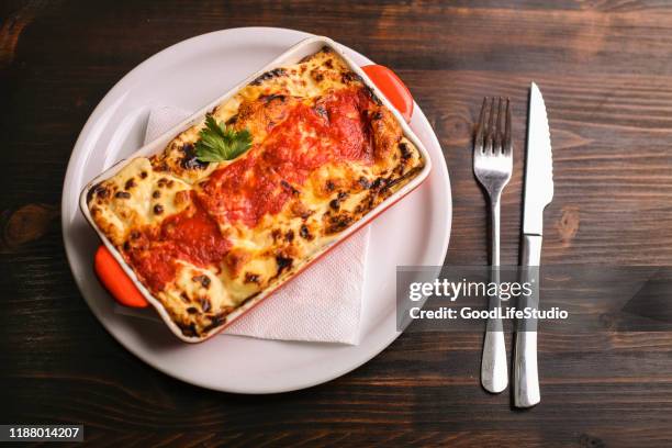 lasagna - serving lasagna stock pictures, royalty-free photos & images