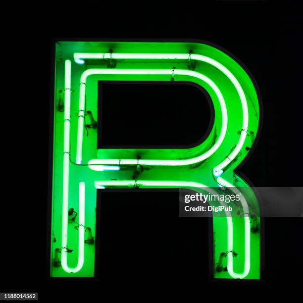 neon single capital letter "r" - leuchtschrift stock-fotos und bilder