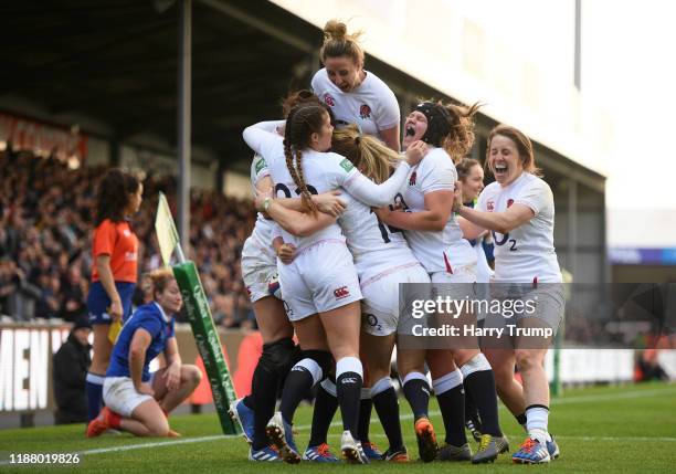 Lydia Thompson of England Women celebrates after scoring her sides first try during the Quilter International match between England Women and France...