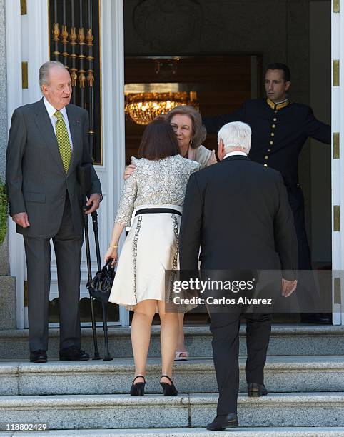 King Juan Carlos of Spain and Queen Sofia of Spain receive Panama's President Ricardo Martinelli and wife Marta Linares de Martinelli at Zarzuela...