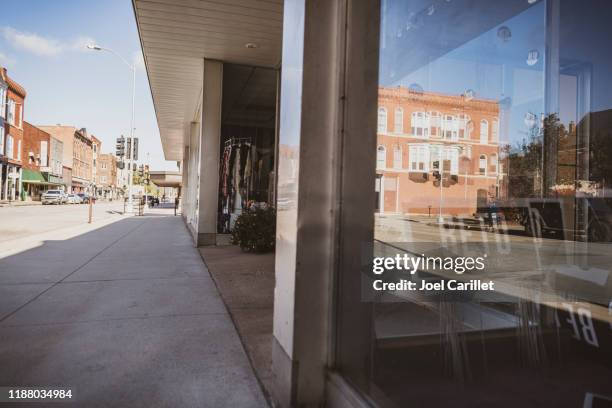 sinais presidenciais da campanha em dubuque, iowa - dubuque - fotografias e filmes do acervo