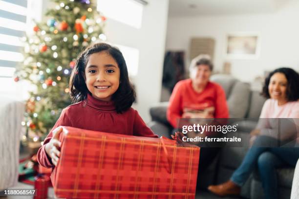 family christmas morning - christmas morning stock pictures, royalty-free photos & images