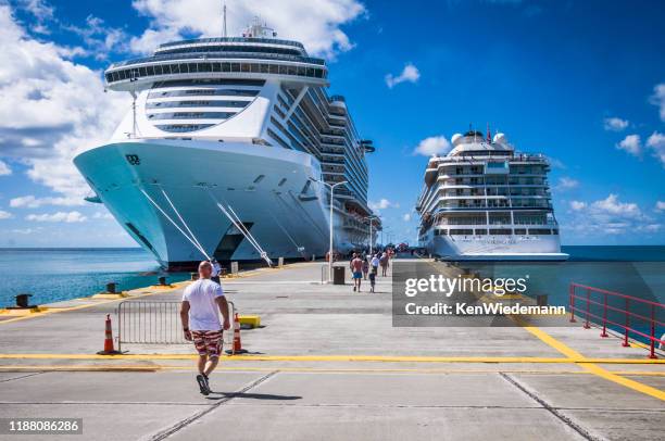 cruiseschip maten - philipsburg sint maarten stockfoto's en -beelden