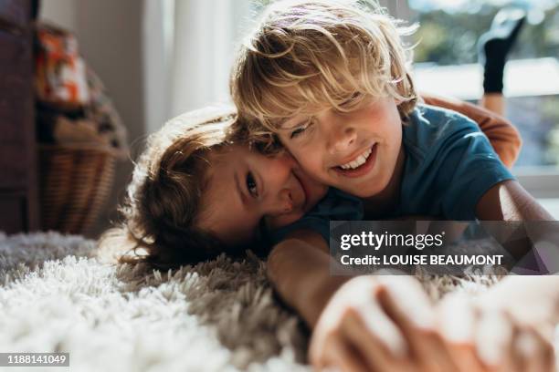 australian brother and sister relax in the sun - 兄弟姉妹 ストックフォトと画像