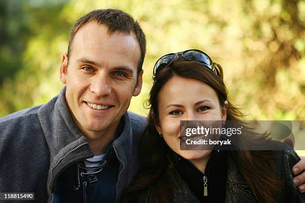 glückliche paar - osteuropäischer abstammung stock-fotos und bilder