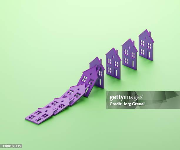 houses falling like dominoes - domino stock-fotos und bilder