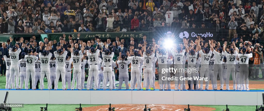 TOKYO, JAPAN - NOVEMBER 17: Team Japan poses for picture after winning the WBSC Premier 12 final game between Japan and South Korea at the Tokyo Dome on November 17, 2019 in Tokyo, Japan. (Photo by Gene Wang/Getty Images)
