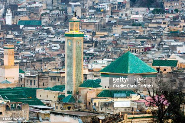 fez medina, middle atlas mountains, morocco - fez stockfoto's en -beelden