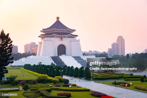 national chiang kai-shek memorial hall, taipei, taiwan - taipei stock pictures, royalty-free photos & images