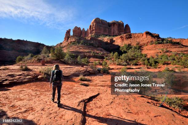 trekking towards cathedral rock - sightseeing in sedona stock pictures, royalty-free photos & images