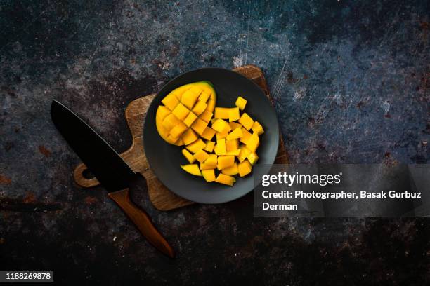 preparation of mango fruit - mangoes stock pictures, royalty-free photos & images