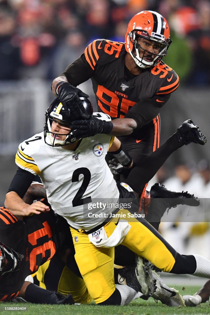 Pittsburgh Steelers v Cleveland Browns