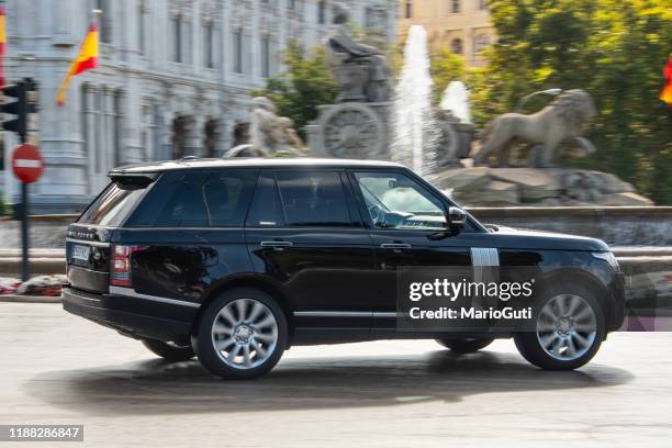 range rover l405 - range rover stock pictures, royalty-free photos & images