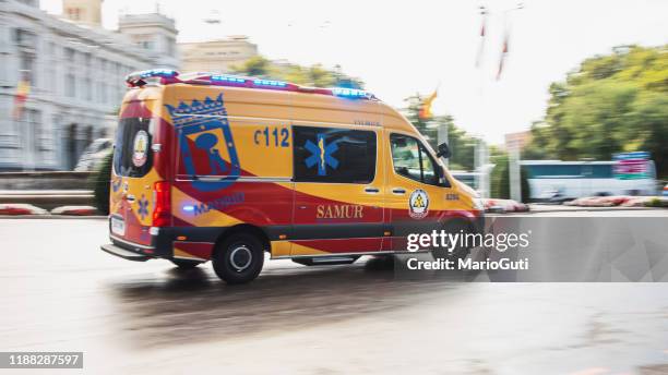 ambulance in madrid - ambulance imagens e fotografias de stock