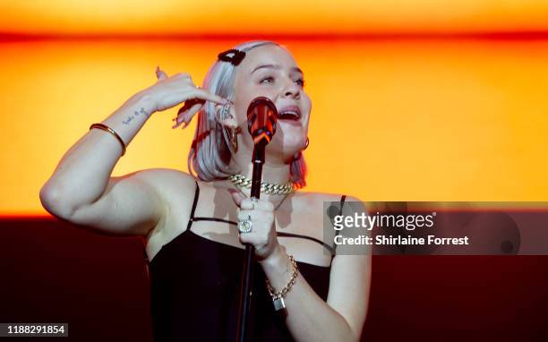 Anne-Marie performs at Hits Radio Live 2019 at Manchester Arena on November 17, 2019 in Manchester, England.