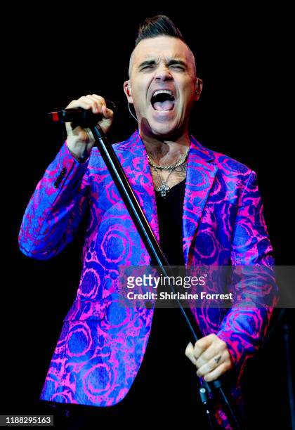 Robbie Williams performs at Hits Radio Live 2019 at Manchester Arena on November 17, 2019 in Manchester, England.