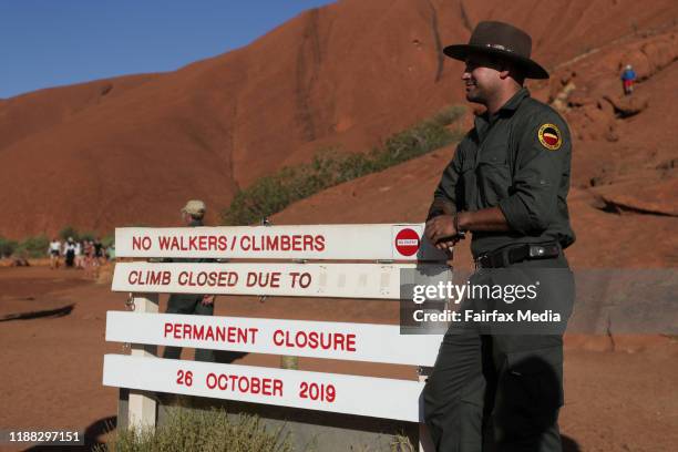 Uluru Ranger Color Code 279 Aboriginal Ranger Stock Photos, High-Res Pictures, and Images ...