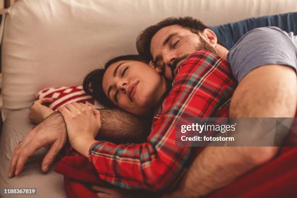 939 fotos e imágenes de Dormir Pecho Con Espalda - Getty Images 939 fotos e imágenes de Dormir Pecho Con Espalda - Getty Images