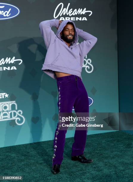 Luke James attends the 2019 Soul Train Awards at the Orleans Arena on November 17, 2019 in Las Vegas, Nevada.