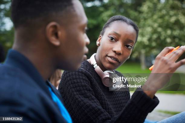 Friend Explaining Teenage Girl Explaining Photos and Premium High Res Pictures - Getty Images