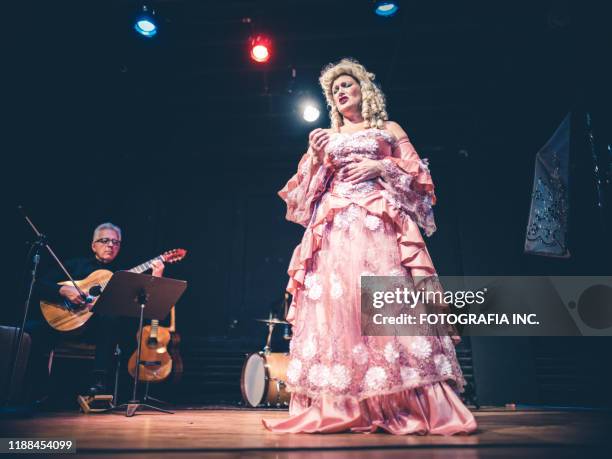Singer Dress Code Performance Traditional Dress Singers Photos and Premium High Res Pictures - Getty ...