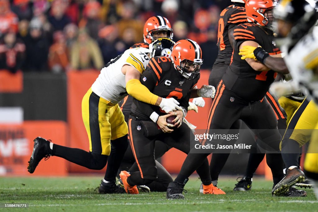 Pittsburgh Steelers v Cleveland Browns