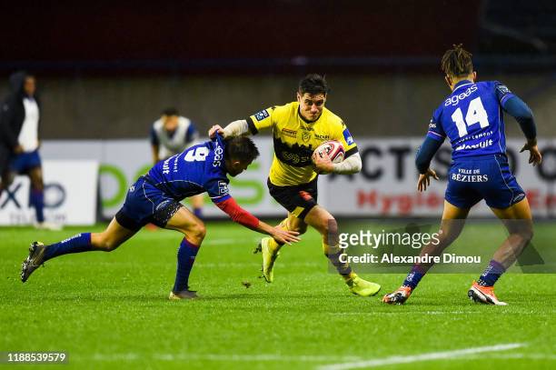 Benoit Jasmin of Carcassonne and Tomas MUNILLA of Beziers during the Pro D2 match between Beziers and Carcassonne at Stade de la Mediterranee on...