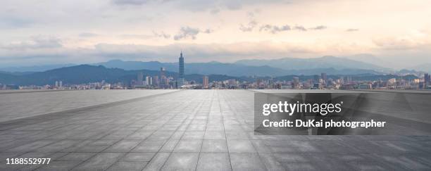 taipei city square skyline - fotostock stock-fotos und bilder